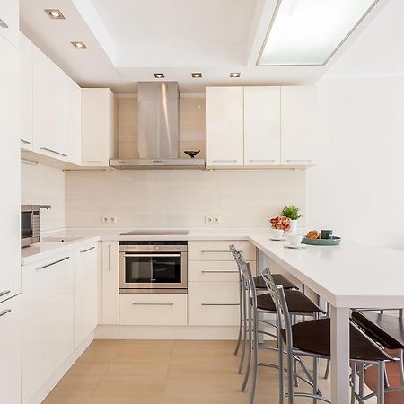 Central Apartment In Gedimino Av By Urban Rent VNO Exterior photo