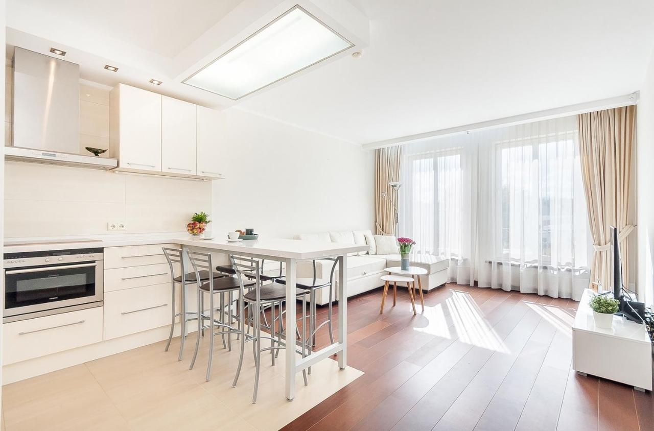 Central Apartment In Gedimino Av By Urban Rent VNO Exterior photo