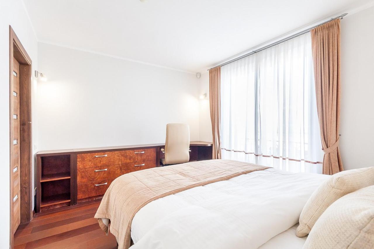 Central Apartment In Gedimino Av By Urban Rent VNO Exterior photo